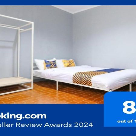 สปอต ออน 2281 โอมาโจ Hotel เซอมารัง ภายนอก รูปภาพ