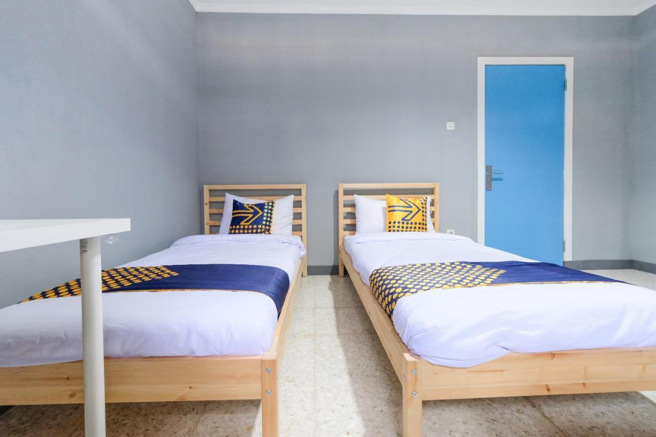 สปอต ออน 2281 โอมาโจ Hotel เซอมารัง ภายนอก รูปภาพ