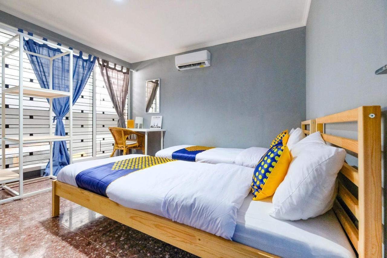 สปอต ออน 2281 โอมาโจ Hotel เซอมารัง ภายนอก รูปภาพ